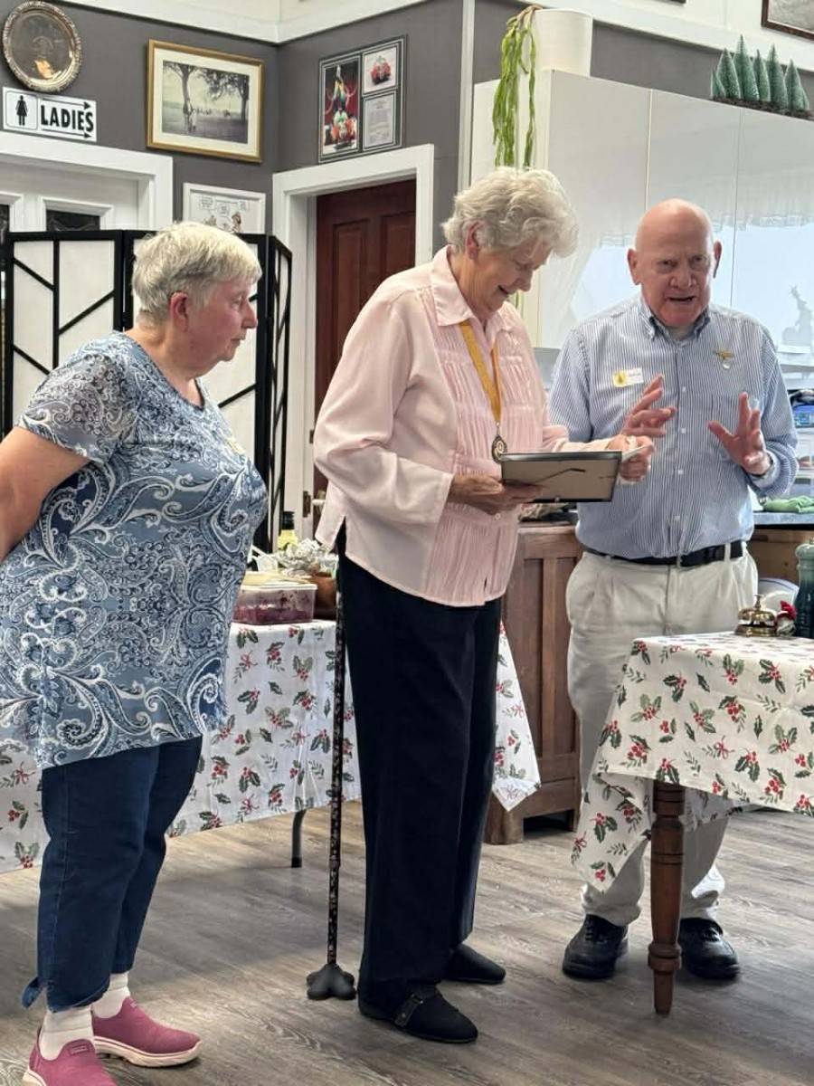 Helen Curll being presented with the Bert Mulley Award 2025